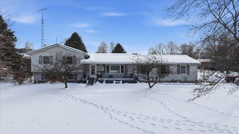 Photo of 15700 Sherri Drive, Mount Vernon, OH 43050 (MLS # 226003222)
