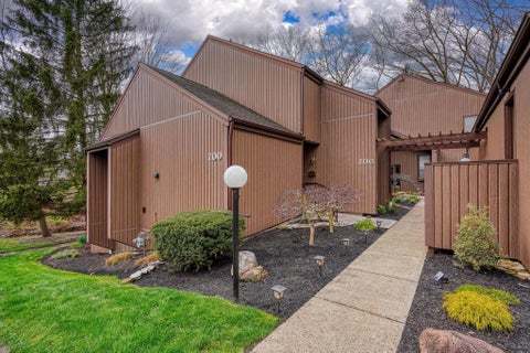 Photo of 700 Tall Oaks Drive, Newark, OH 43055 (MLS # 226034572)