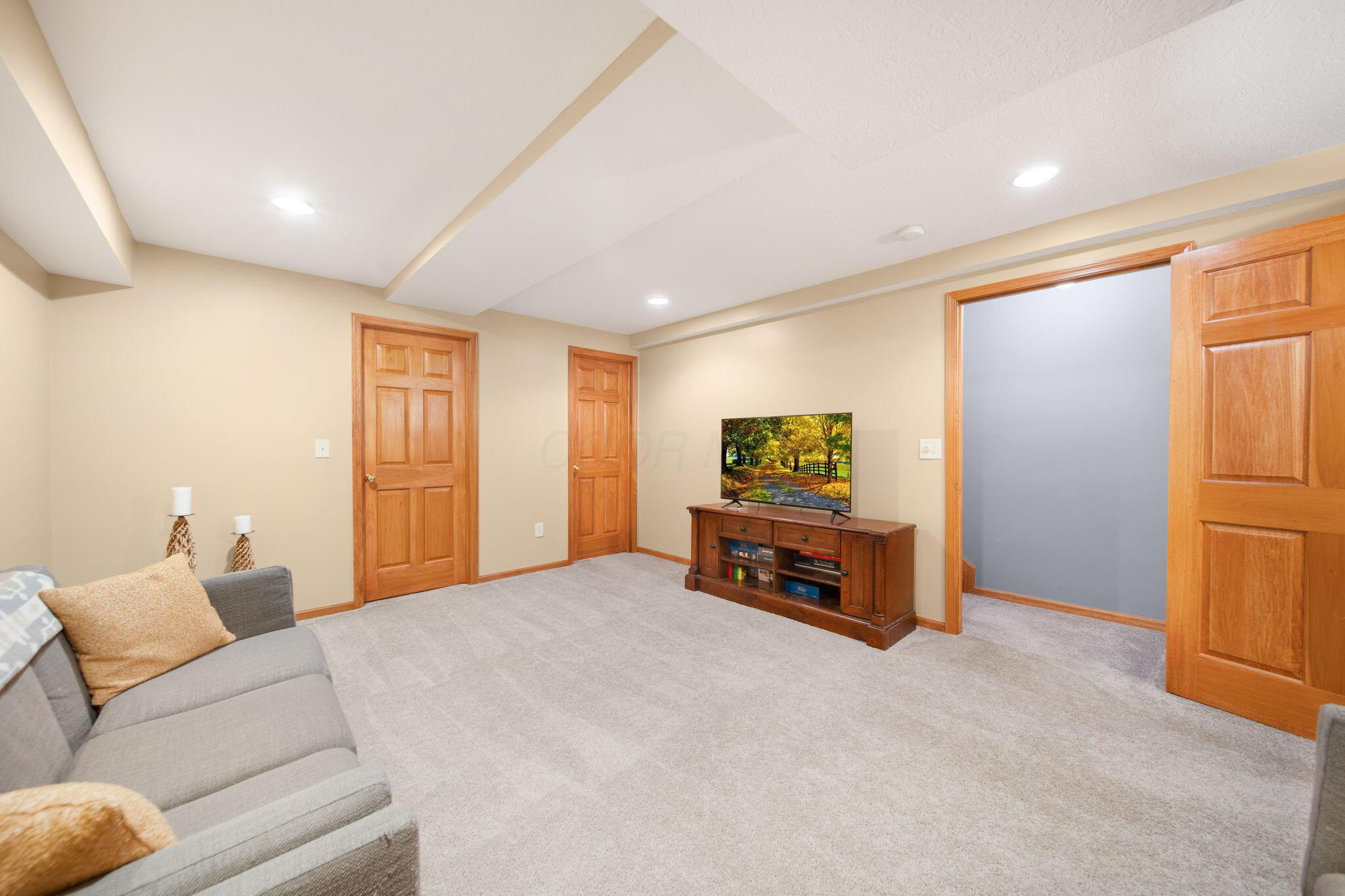 6199 Fairway Lane, Canal Winchester, Ohio image 30