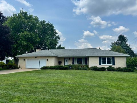 Photo of 4100 Marlowa Drive, Groveport, OH 43125 (MLS # 226026649)