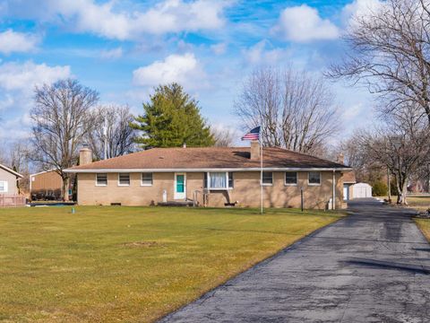 Photo of 4864 Harrisburg Pike, Grove City, OH 43123 (MLS # 226004416)