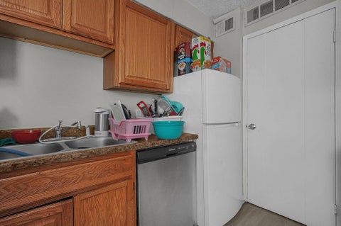 Tiny photo for 129 Buckeye Circle, Columbus, OH 43217 (MLS # 226029469)