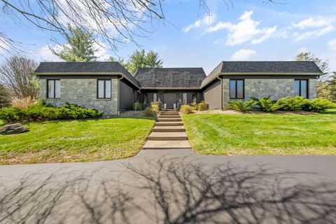 Photo of 1201 Carriage Road, Powell, OH 43065 (MLS # 226013979)