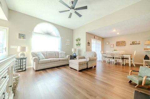 Tiny photo for 1242 Dunhurst Street, Circleville, OH 43113 (MLS # 226000774)