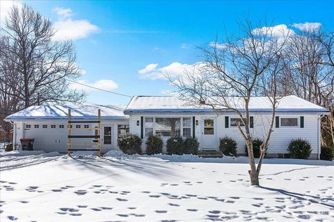 Photo of 201 Laverne Drive, Newark, OH 43055 (MLS # 226004305)