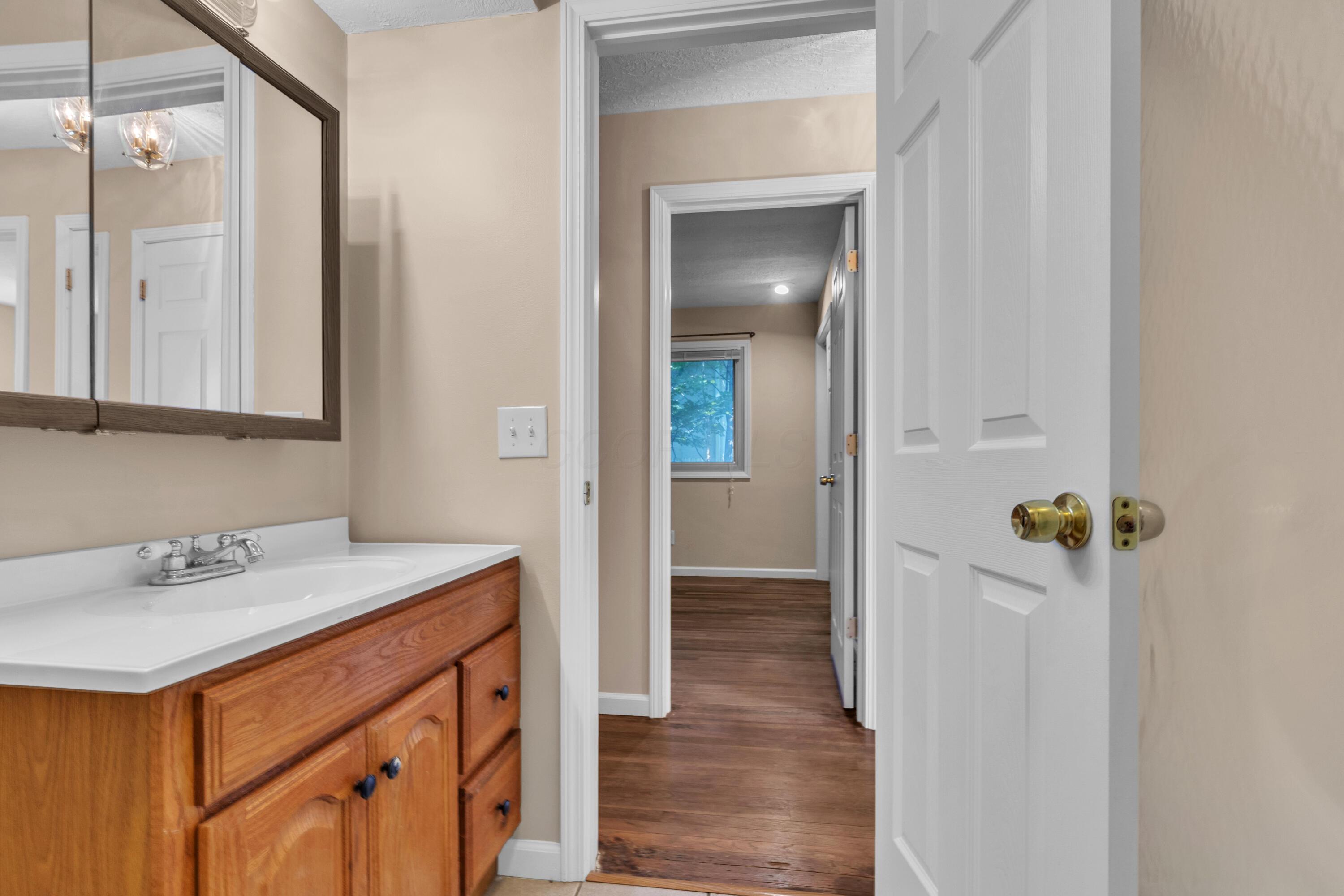 Columbus, Ohio 43229, United States, 3 Bedrooms Bedrooms, ,2 BathroomsBathrooms,Residential,Contingent,186615