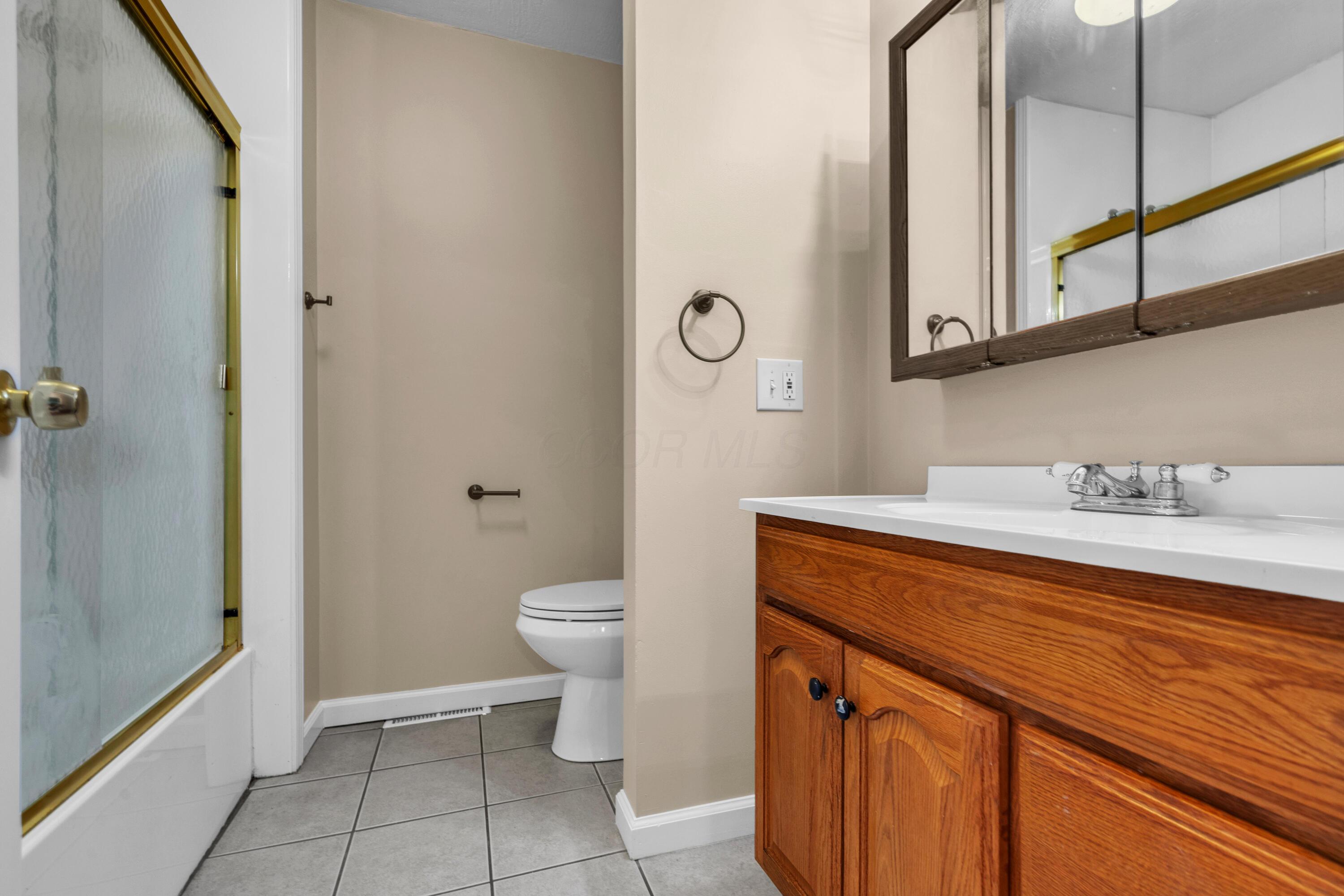 Columbus, Ohio 43229, United States, 3 Bedrooms Bedrooms, ,2 BathroomsBathrooms,Residential,Contingent,186615