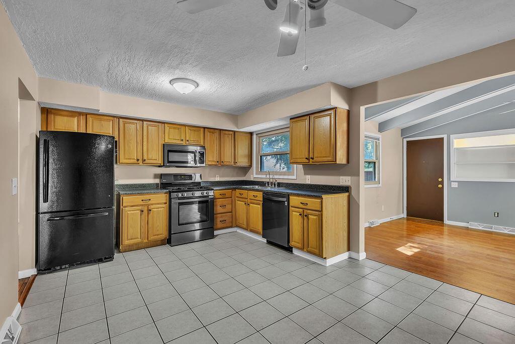 Columbus, Ohio 43229, United States, 3 Bedrooms Bedrooms, ,2 BathroomsBathrooms,Residential,Contingent,186615