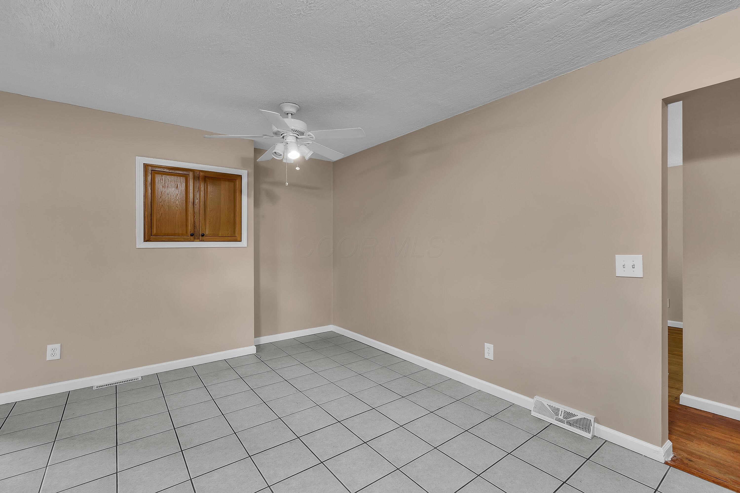 Columbus, Ohio 43229, United States, 3 Bedrooms Bedrooms, ,2 BathroomsBathrooms,Residential,Contingent,186615