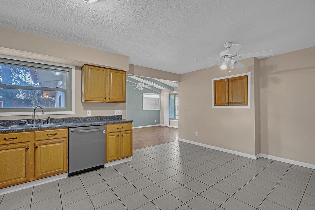 Columbus, Ohio 43229, United States, 3 Bedrooms Bedrooms, ,2 BathroomsBathrooms,Residential,Contingent,186615