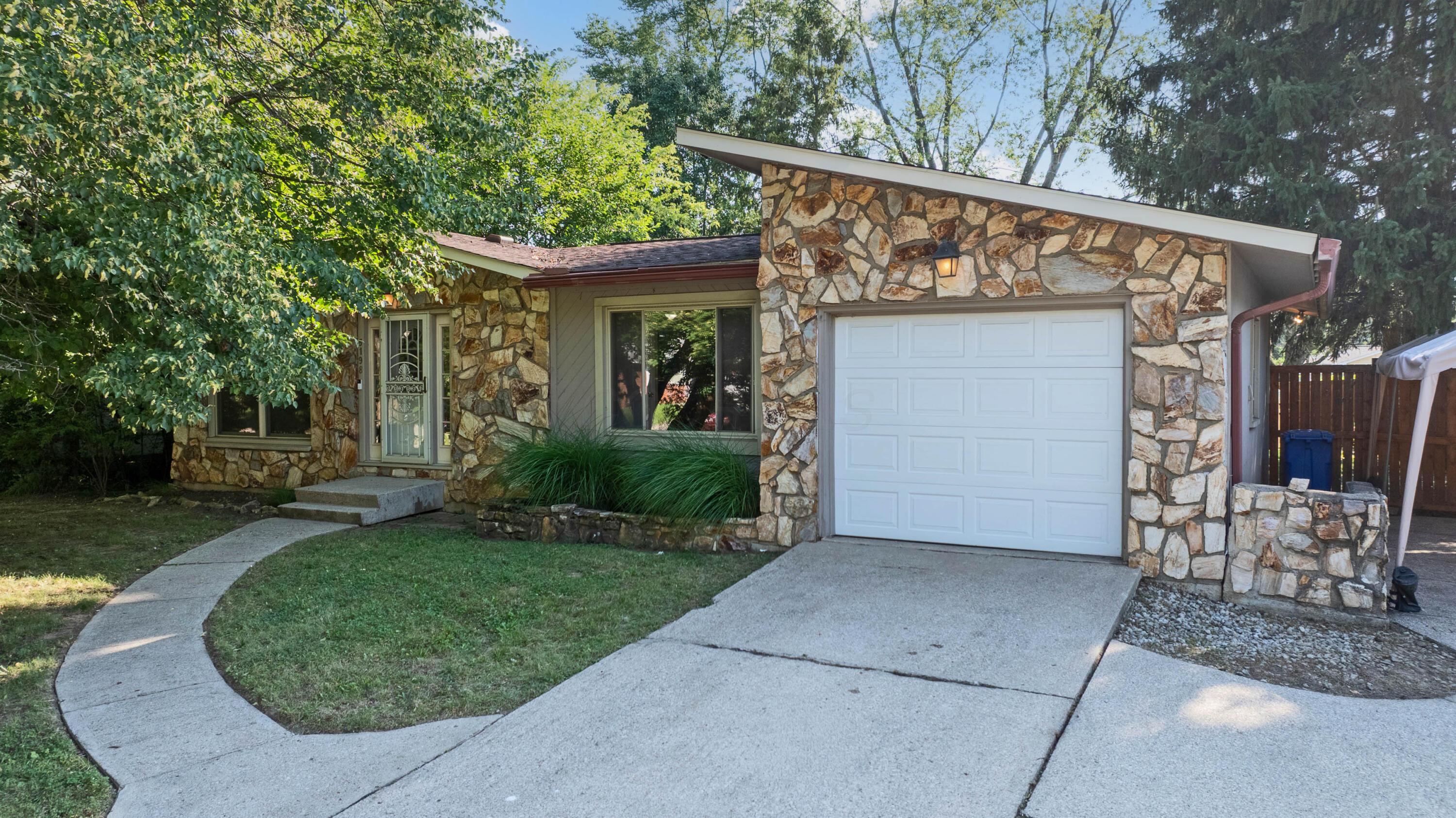 Columbus, Ohio 43229, United States, 3 Bedrooms Bedrooms, ,2 BathroomsBathrooms,Residential,Contingent,186615