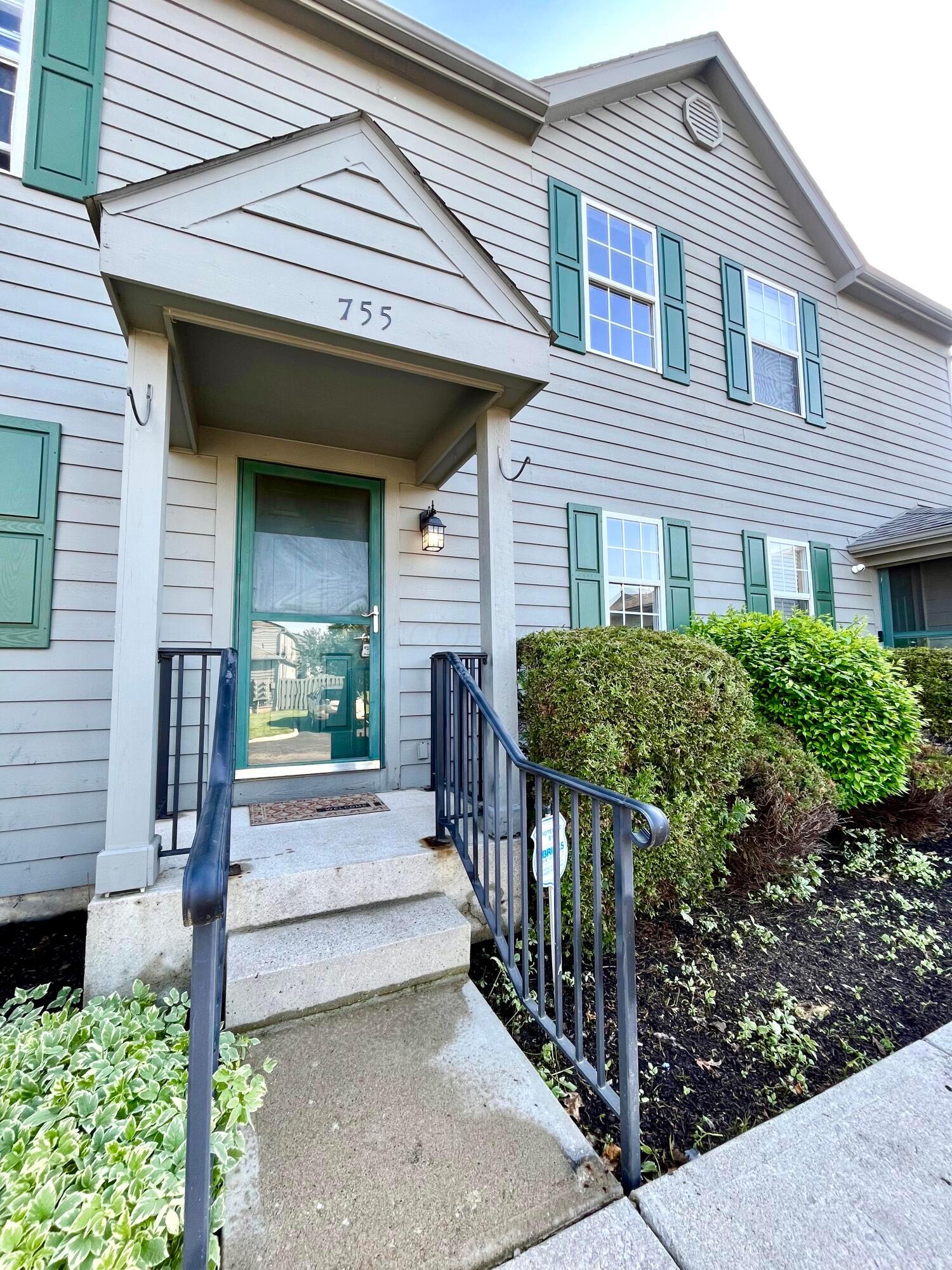 755 Parkbluff Way, Lewis Center, Ohio image 1