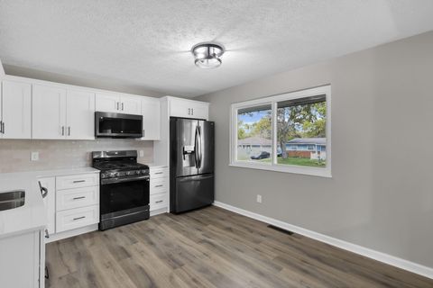 Tiny photo for 1673 Liscomb Road, Columbus, OH 43207 (MLS # 226003534)