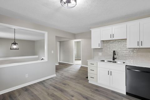 Tiny photo for 1673 Liscomb Road, Columbus, OH 43207 (MLS # 226003534)