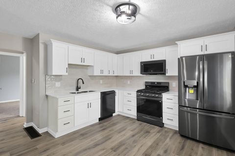 Tiny photo for 1673 Liscomb Road, Columbus, OH 43207 (MLS # 226003534)