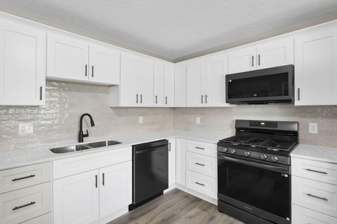 Tiny photo for 1673 Liscomb Road, Columbus, OH 43207 (MLS # 226003534)