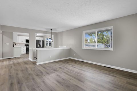 Tiny photo for 1673 Liscomb Road, Columbus, OH 43207 (MLS # 226003534)