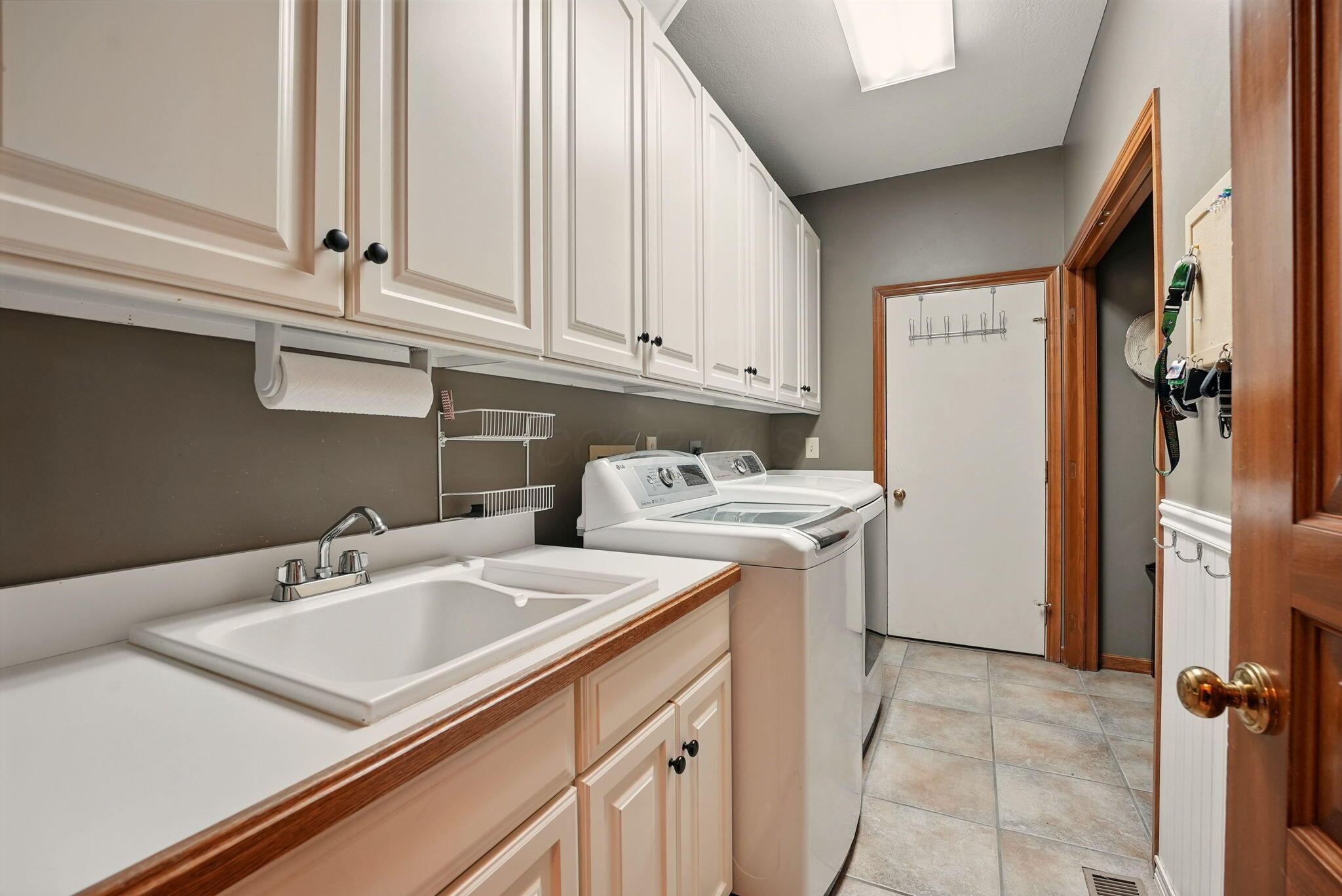 5553 Forest Knoll Court, Dublin, Ohio image 17