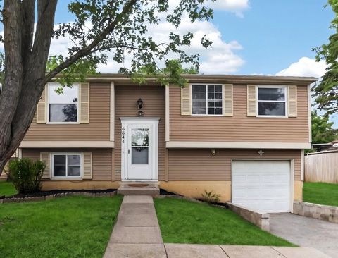Photo of 6844 Metuchen Place, Reynoldsburg, OH 43068 (MLS # 226021663)