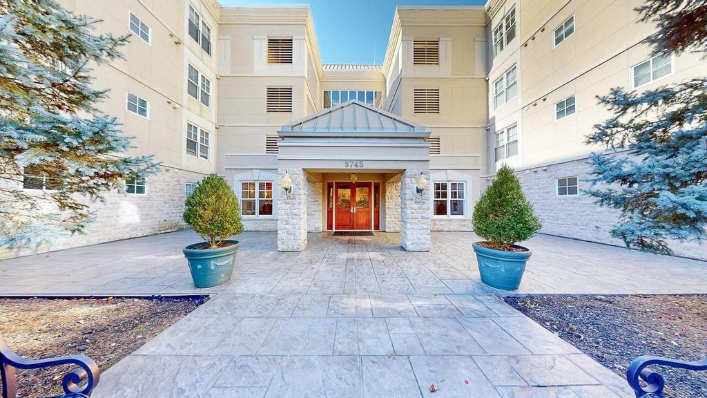 Photo of 5745 Newbank Circle 202 #202, Dublin, OH 43017 (MLS # 225044372)