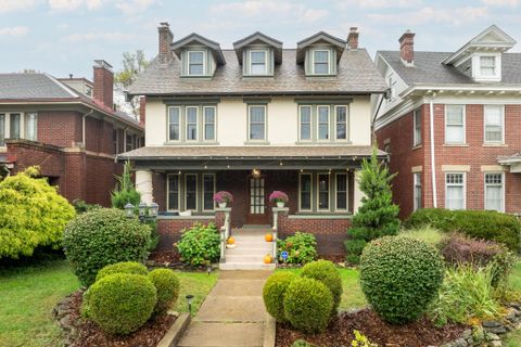 Photo of 1833 Franklin Avenue, Columbus, OH 43205 (MLS # 225038244)