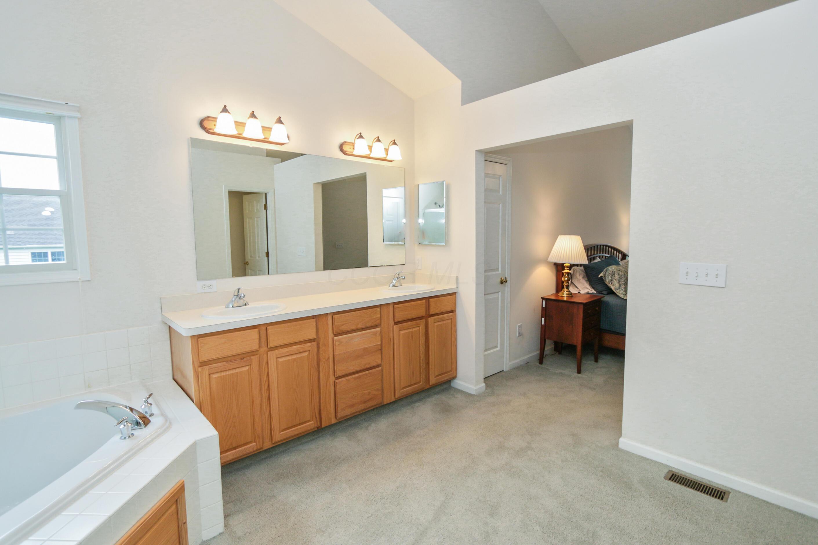 7553 Indian Creek Way, Powell, Ohio image 34
