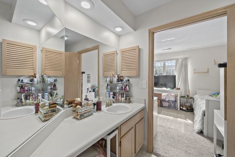 Tiny photo for 2430 Sportsman Drive, Grove City, OH 43123 (MLS # 225037375)