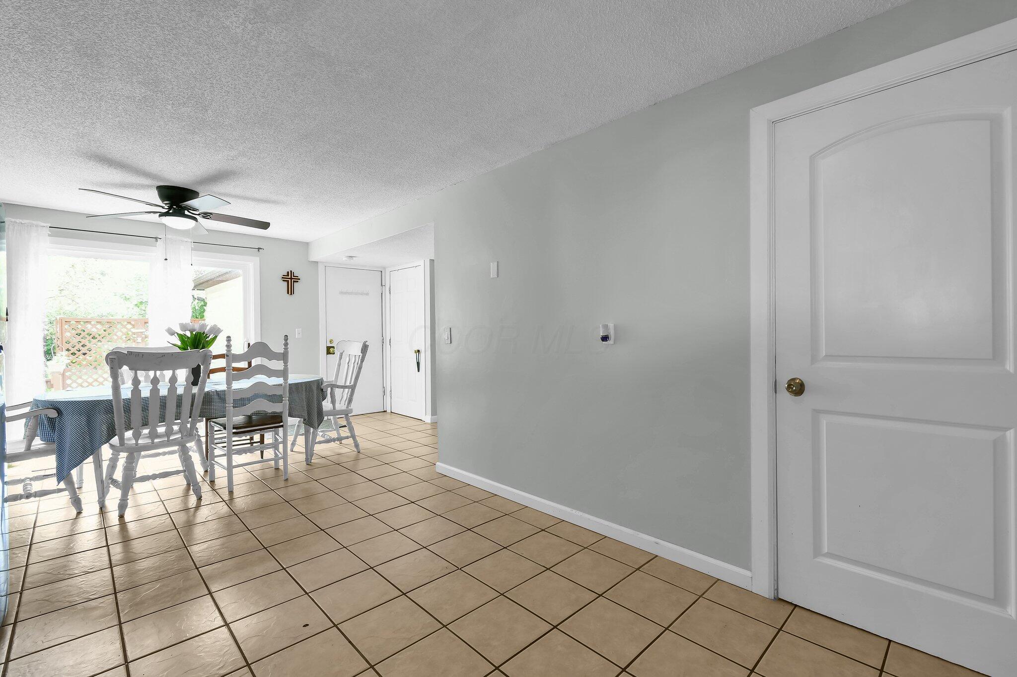 12164 Twincreek Drive, Pickerington, Ohio image 12