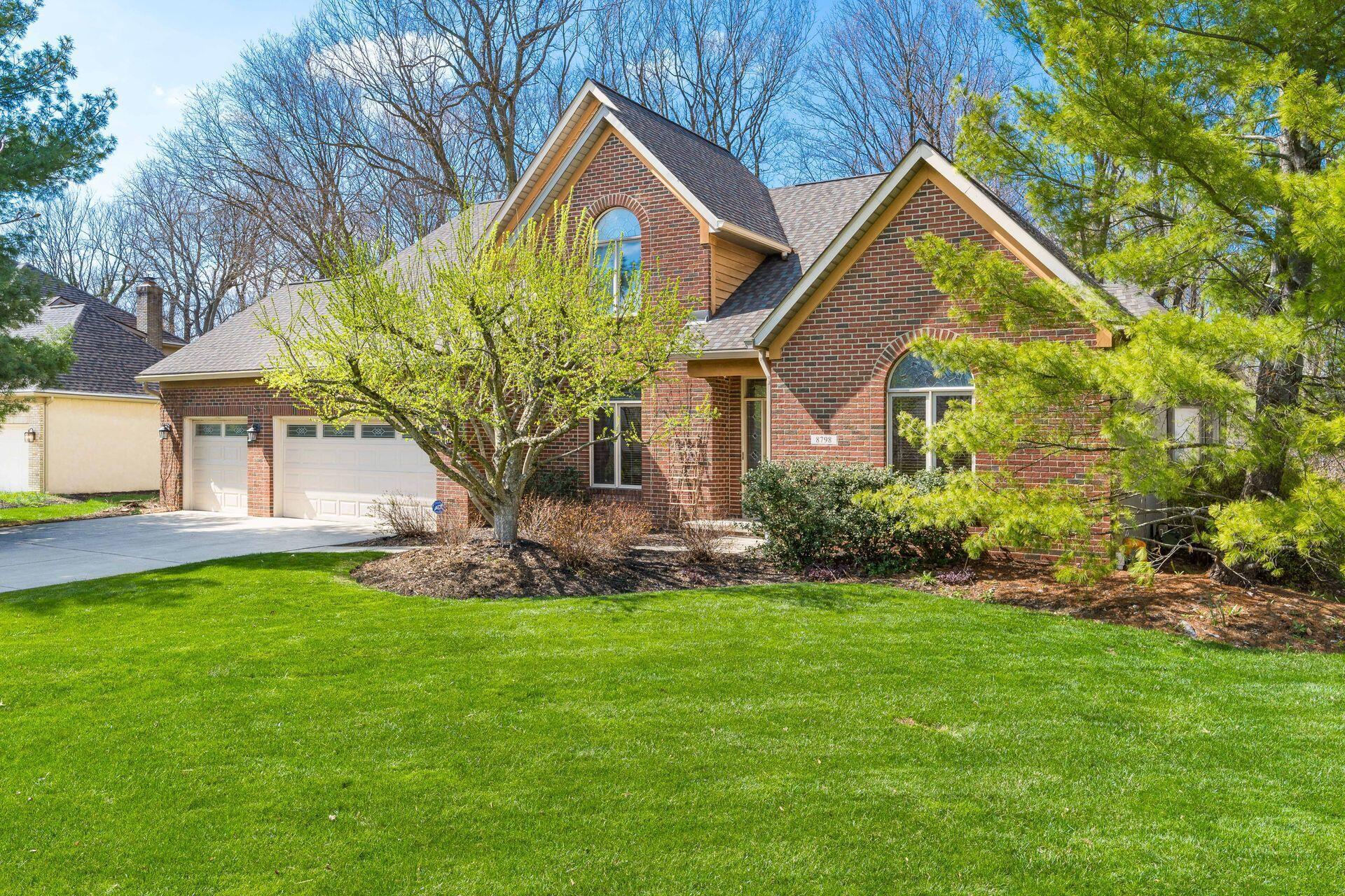 8798 Chateau Drive, Pickerington, Ohio image 2