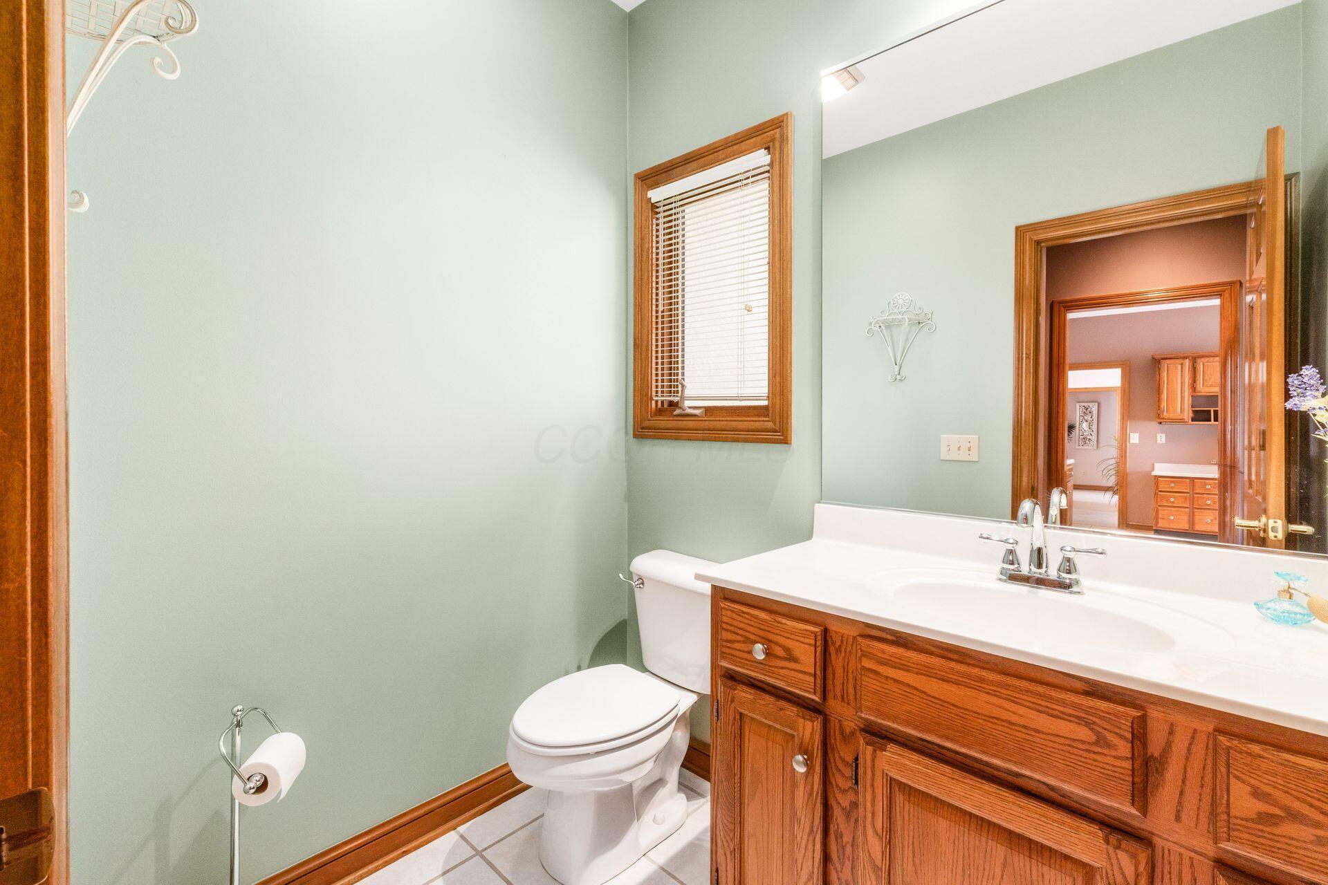 8798 Chateau Drive, Pickerington, Ohio image 32