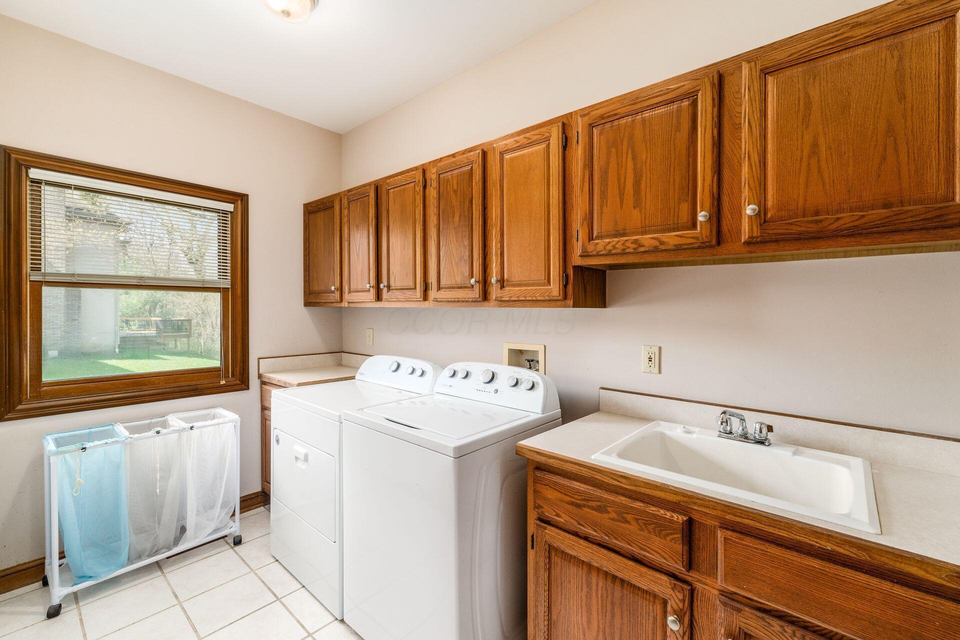 8798 Chateau Drive, Pickerington, Ohio image 31