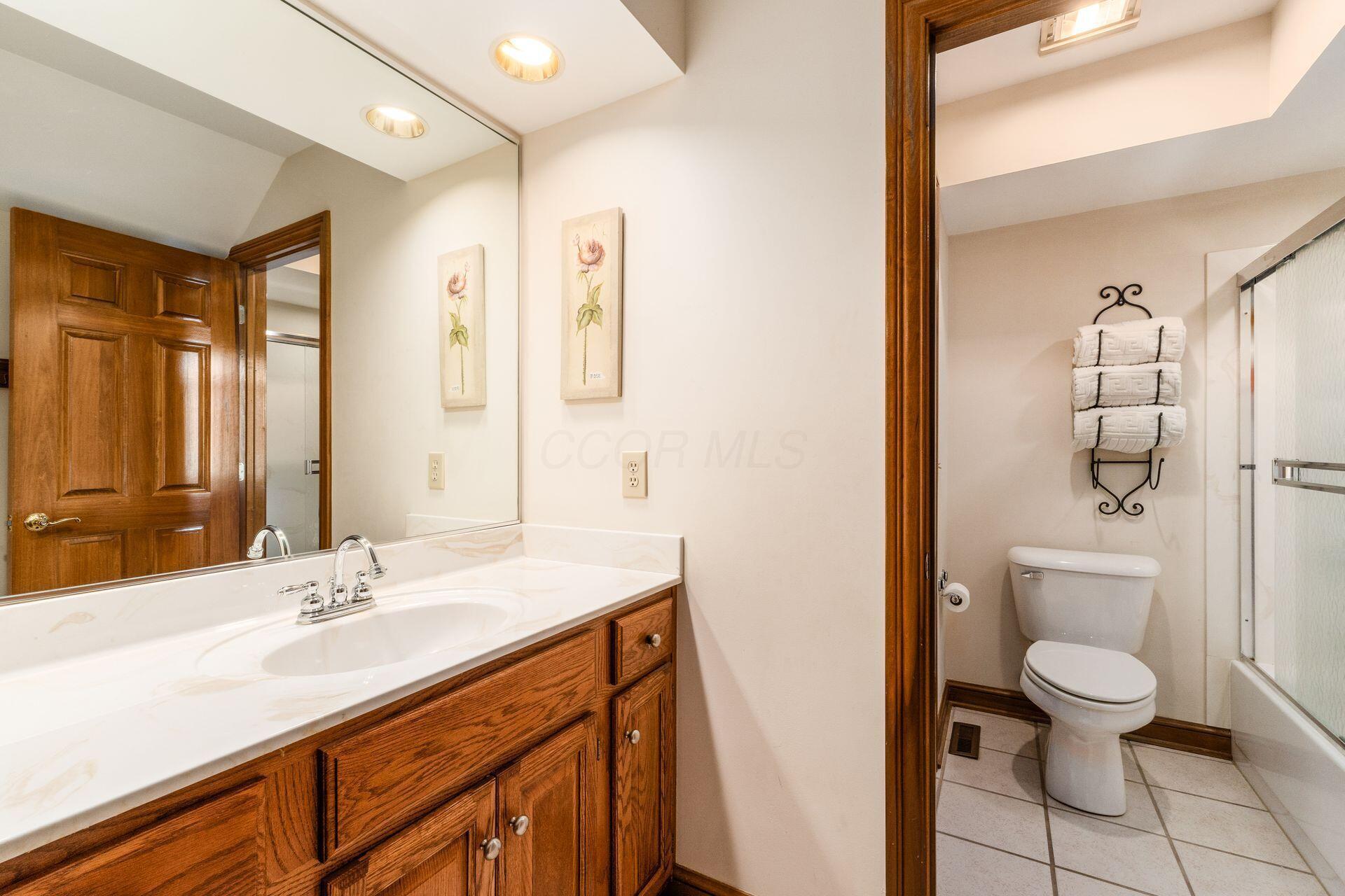 8798 Chateau Drive, Pickerington, Ohio image 38