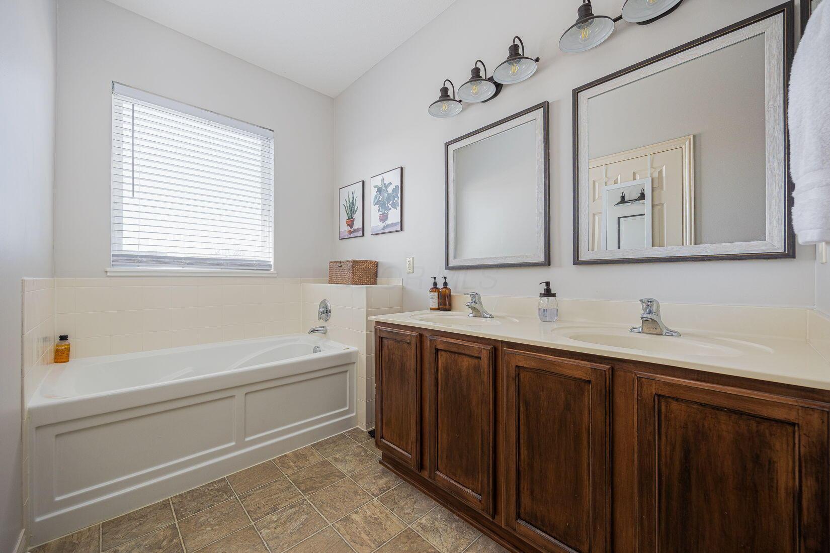 5977 Treven Way, Westerville, Ohio image 20