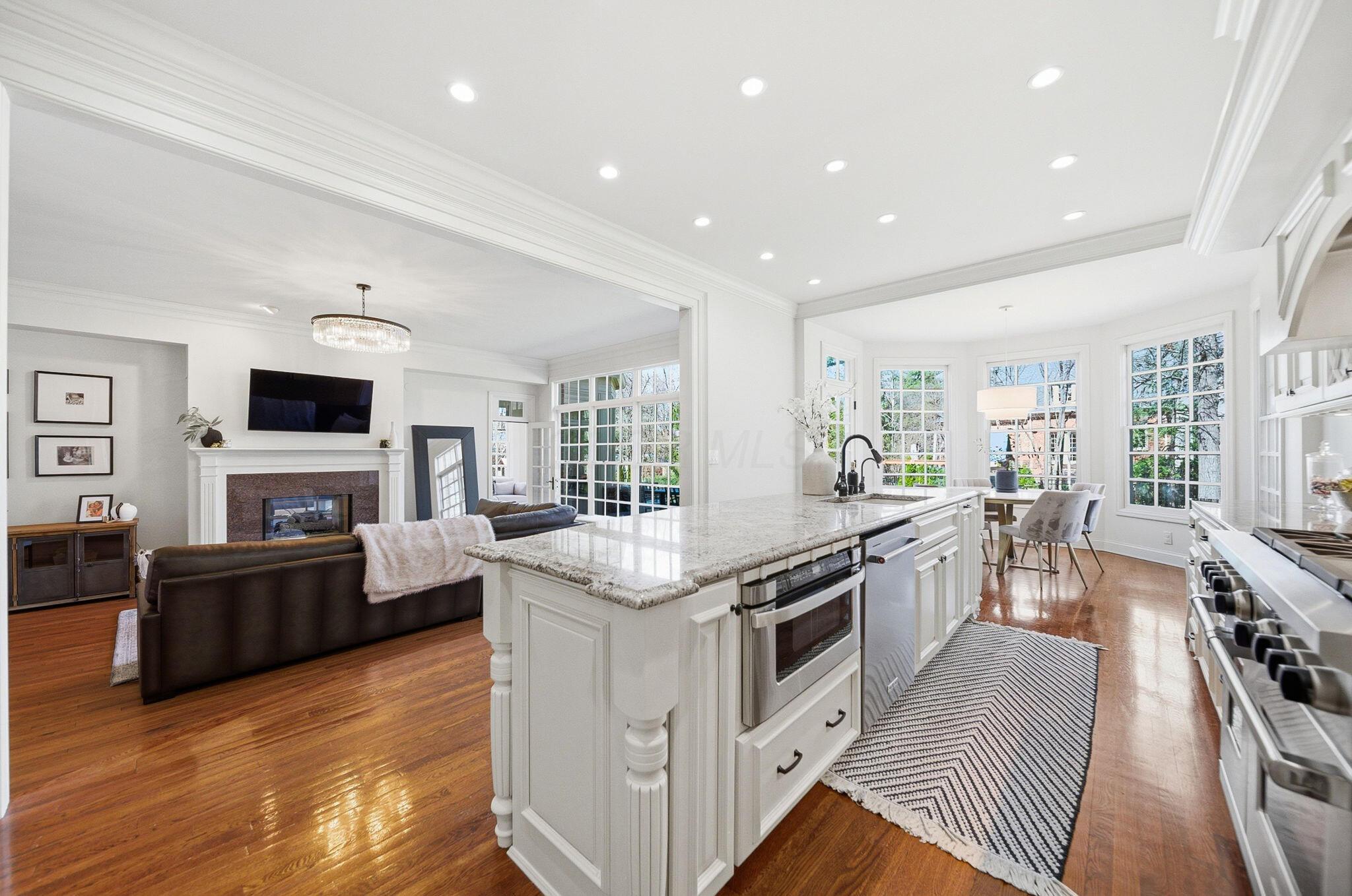 7612 N Goodrich Square