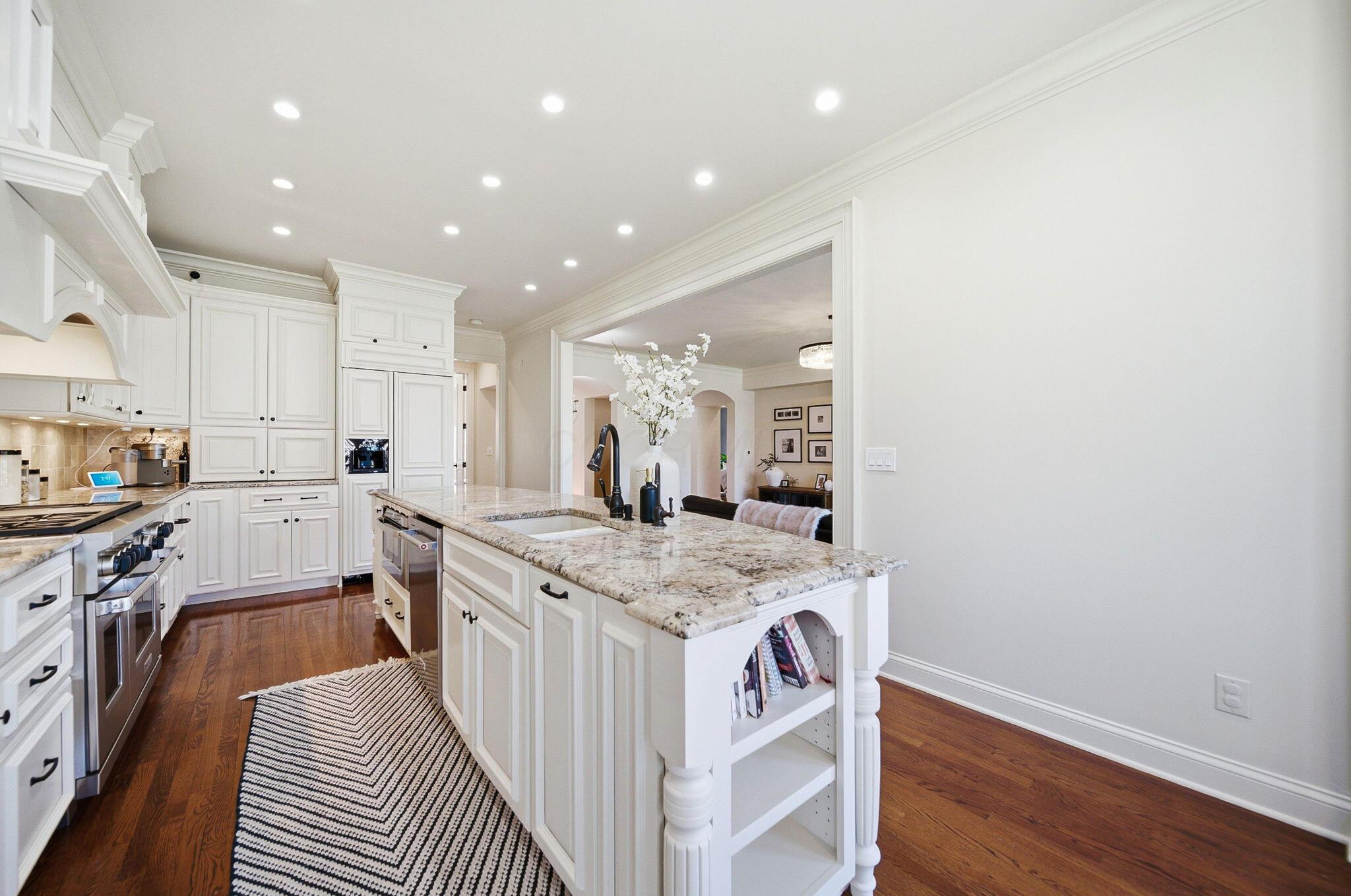 7612 N Goodrich Square