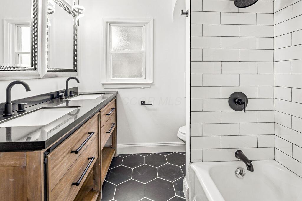 Columbus, Ohio 43211, United States, 3 Bedrooms Bedrooms, ,2 BathroomsBathrooms,Residential,Contingent,113287