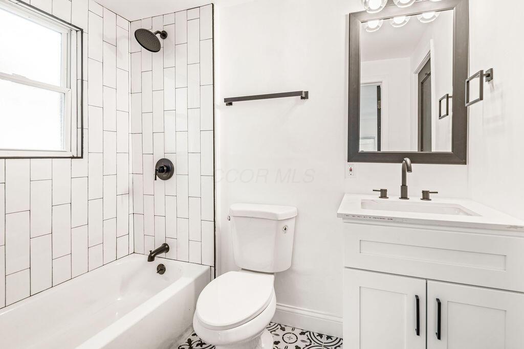 Columbus, Ohio 43211, United States, 3 Bedrooms Bedrooms, ,2 BathroomsBathrooms,Residential,Contingent,113287