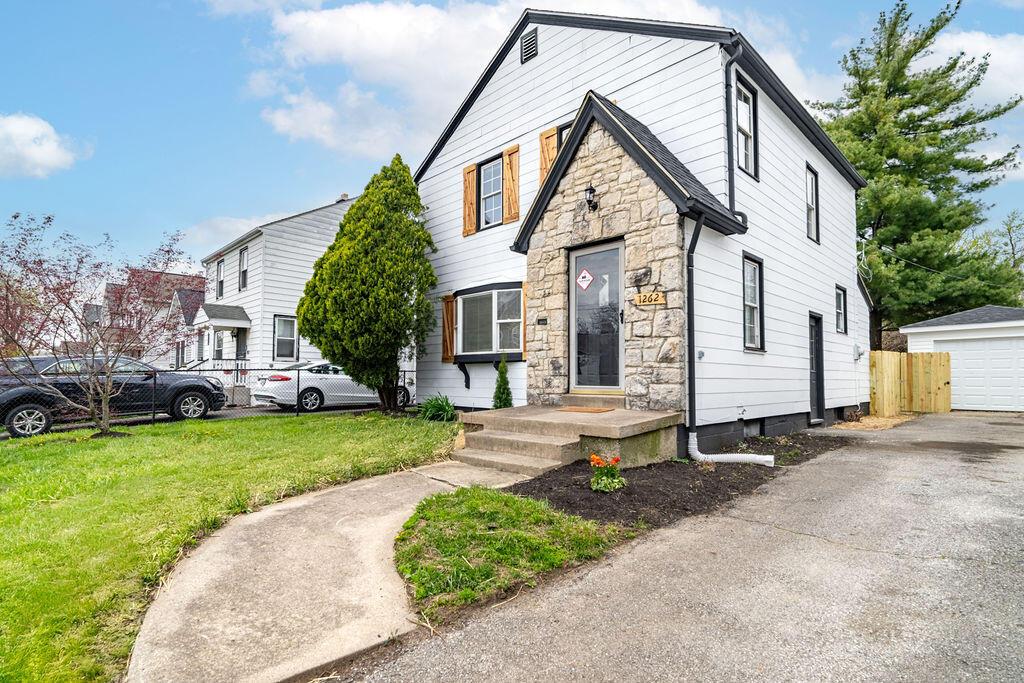 Columbus, Ohio 43211, United States, 3 Bedrooms Bedrooms, ,2 BathroomsBathrooms,Residential,Contingent,113287