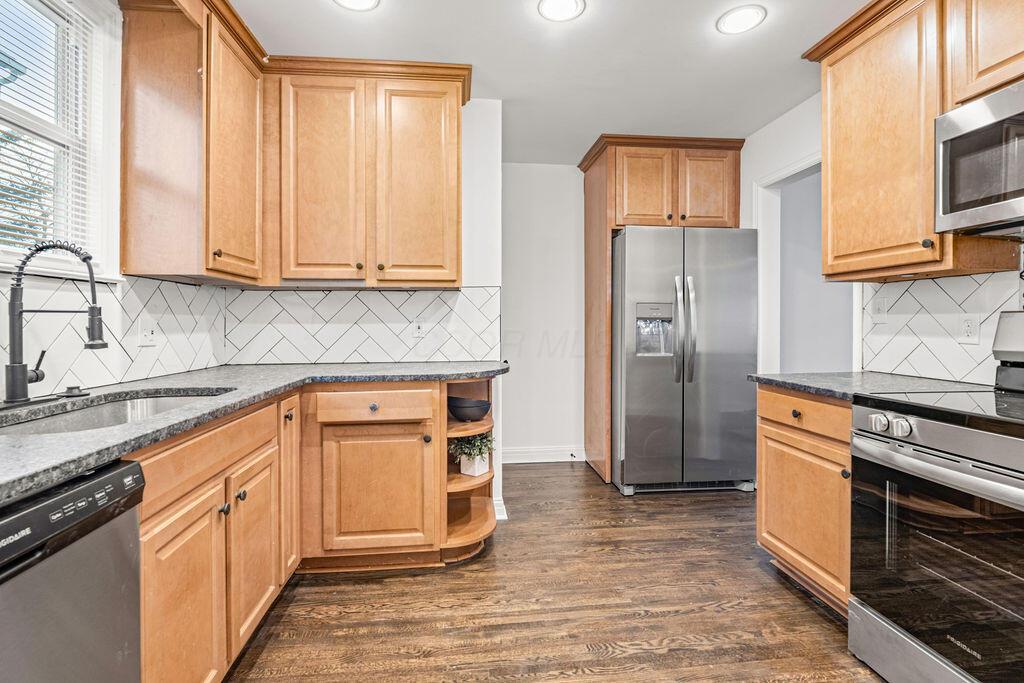 Columbus, Ohio 43211, United States, 3 Bedrooms Bedrooms, ,2 BathroomsBathrooms,Residential,Contingent,113287