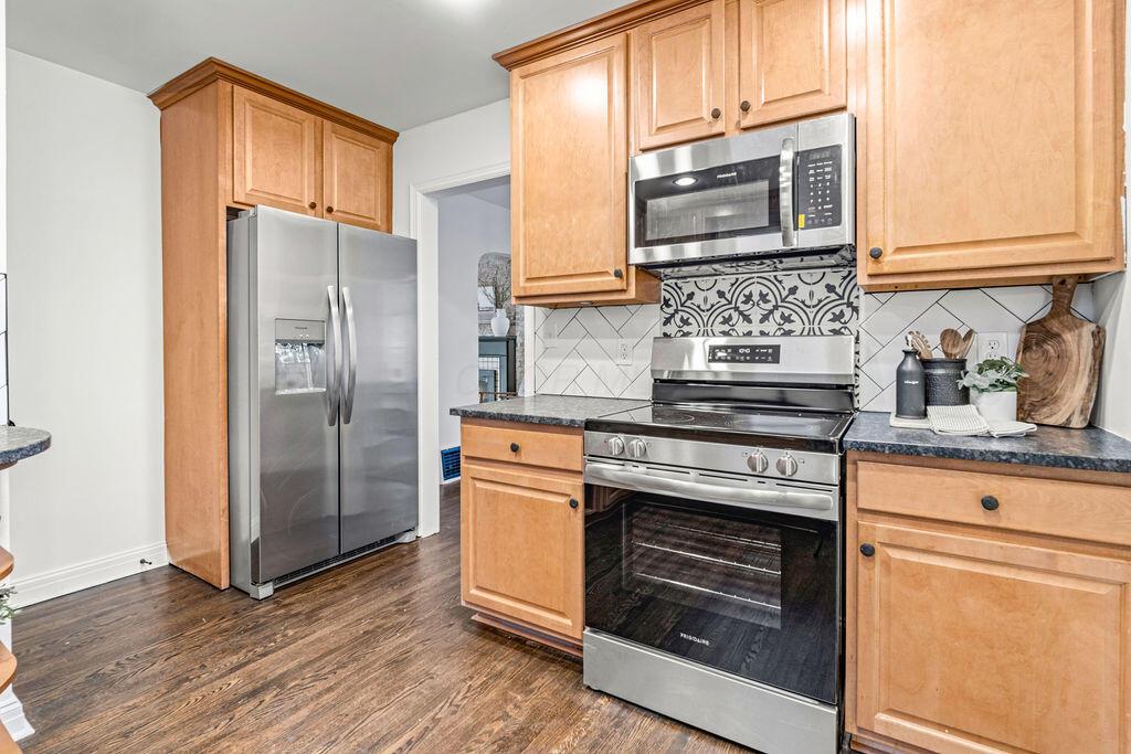 Columbus, Ohio 43211, United States, 3 Bedrooms Bedrooms, ,2 BathroomsBathrooms,Residential,Contingent,113287