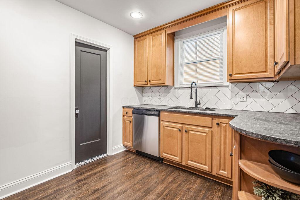 Columbus, Ohio 43211, United States, 3 Bedrooms Bedrooms, ,2 BathroomsBathrooms,Residential,Contingent,113287