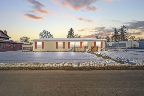 Photo of 139 Myers Avenue, Buckeye Lake, OH 43008 (MLS # 226004046)