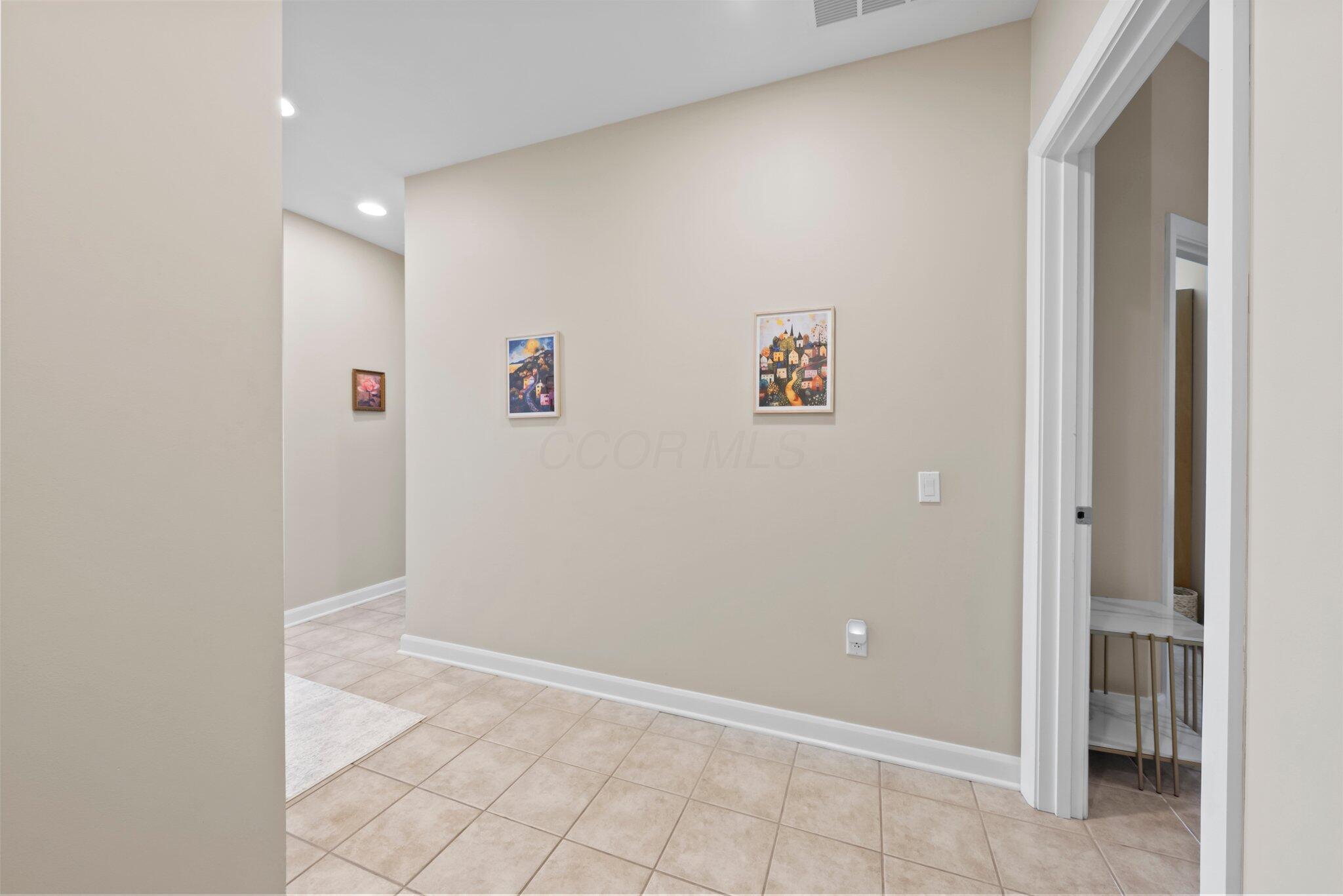 300 W Spring Street 404