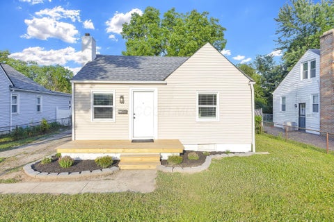 Photo of 1120 Wildwood Avenue, Columbus, OH 43219 (MLS # 226025836)