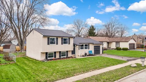 Photo of 1974 New Market Drive, Grove City, OH 43123 (MLS # 226008894)
