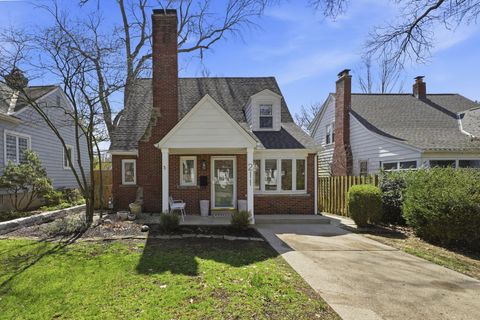 Photo of 211 Garrett Place, Columbus, OH 43214 (MLS # 226009903)
