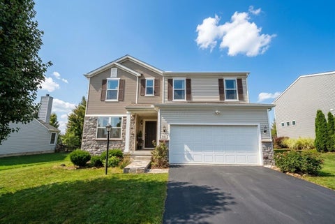 Photo of 835 Corylus Drive SW, Pataskala, OH 43062 (MLS # 226034409)