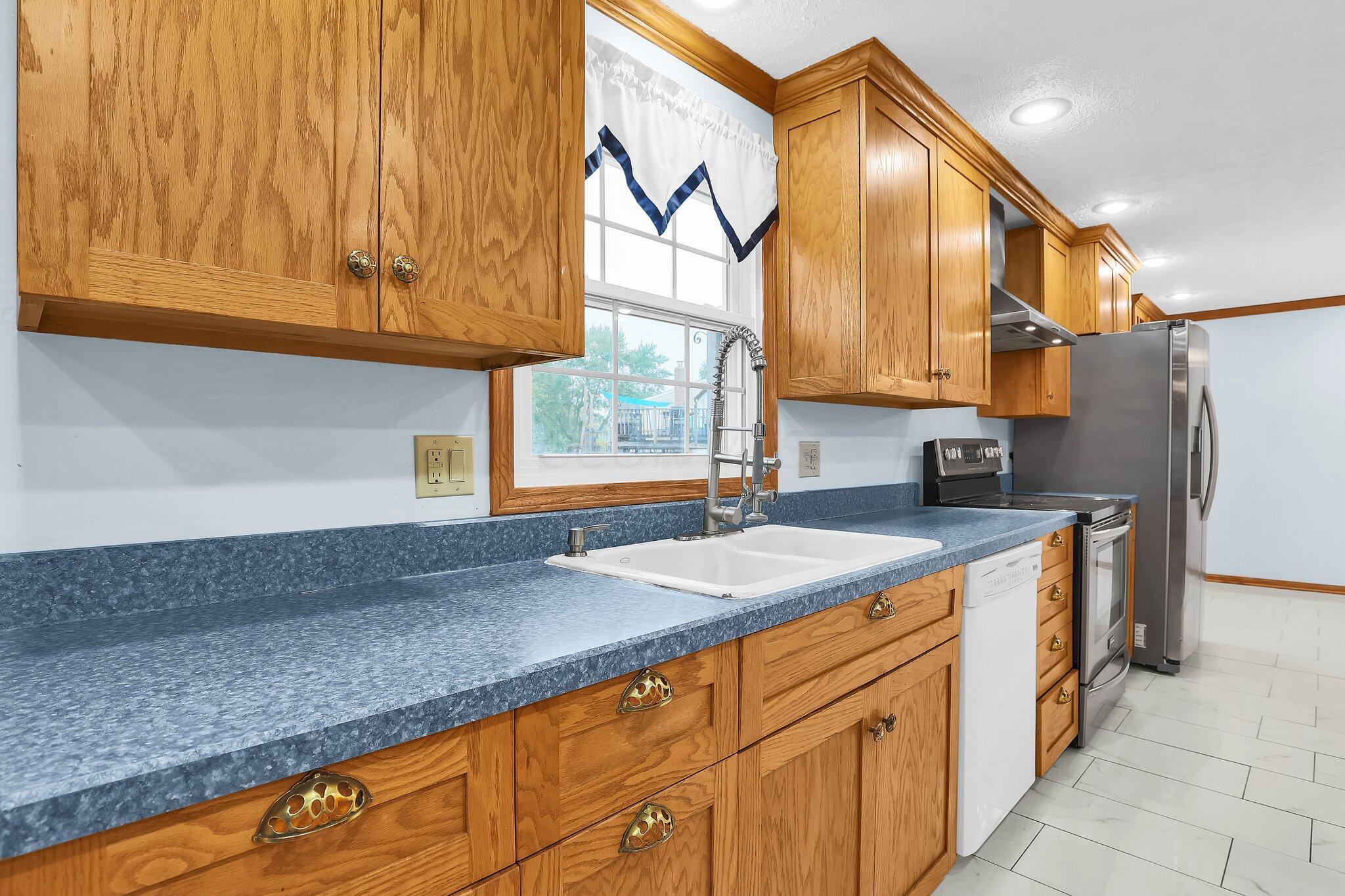 4140 Basswood Avenue, Grove City, Ohio image 8
