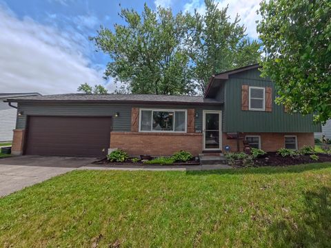 Photo of 2575 McDaniel Court, Grove City, OH 43123 (MLS # 226014292)