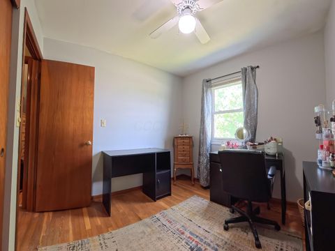 Tiny photo for 2575 McDaniel Court, Grove City, OH 43123 (MLS # 226014292)